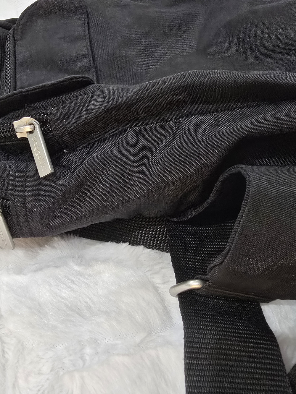 Baggallini Black Women's Sling Belt Bag OFFERS WELCOME!@! - Picture 4 of 8